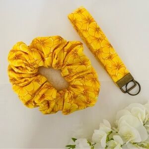 Set Scrunchie and Keychain Floral‎ Yellow Brown Handmade accessory